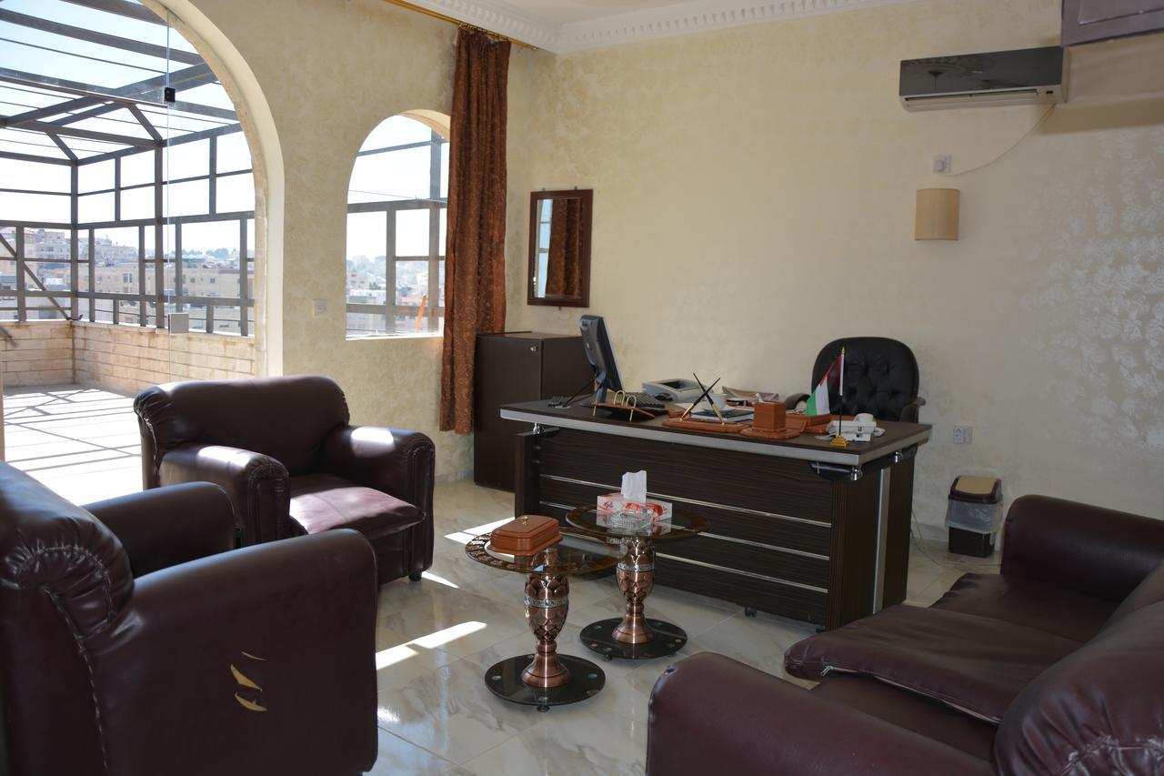 Teeba Palace Hotel Suites Amman Exterior photo