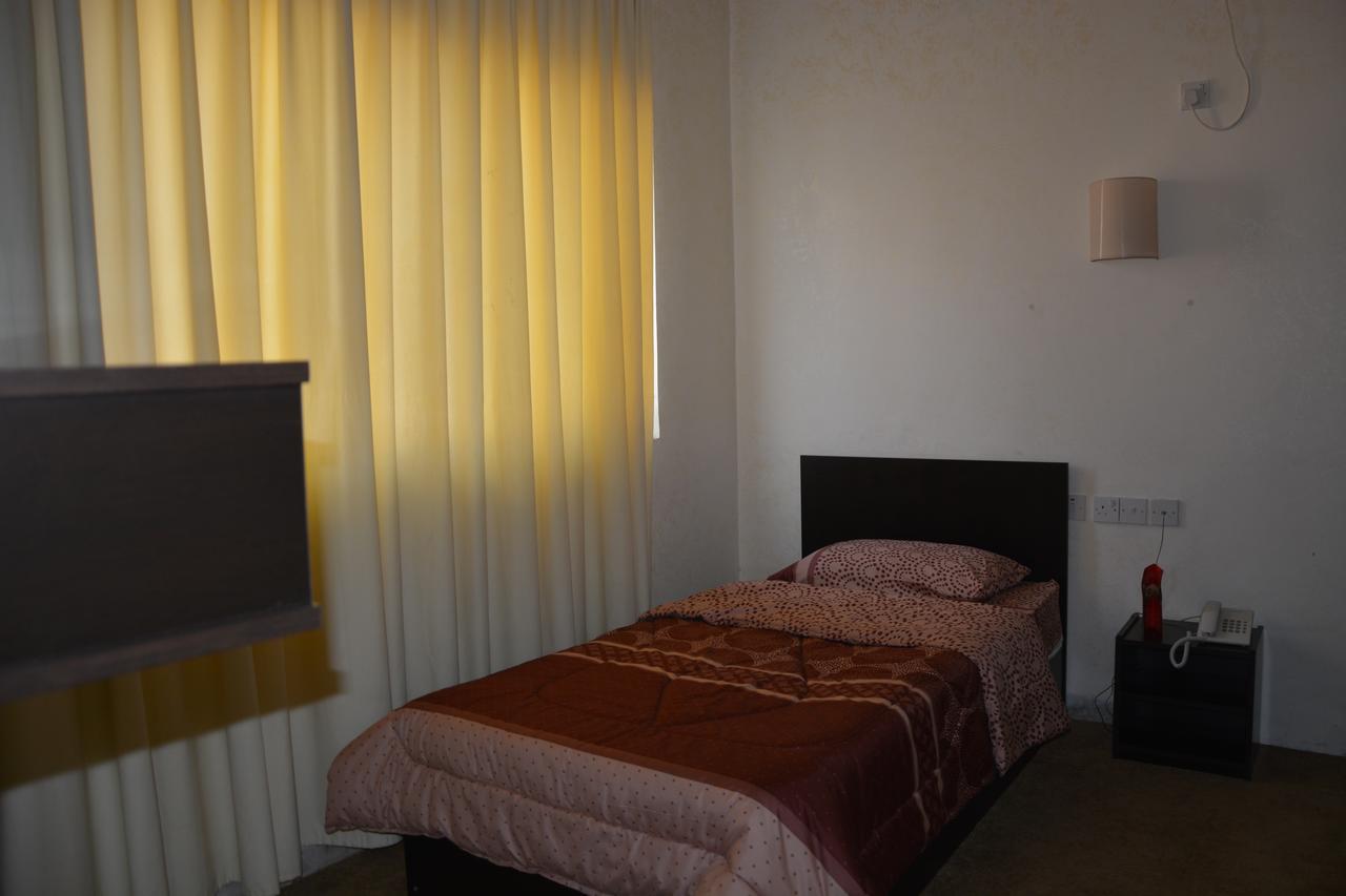 Teeba Palace Hotel Suites Amman Exterior photo