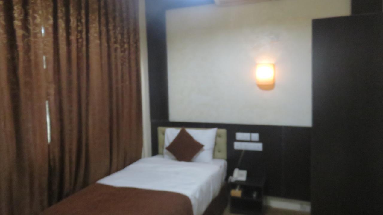 Teeba Palace Hotel Suites Amman Exterior photo